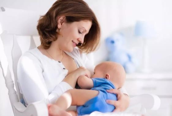 产后乳房积奶怎么办？这样做让宝宝吃奶更轻松！