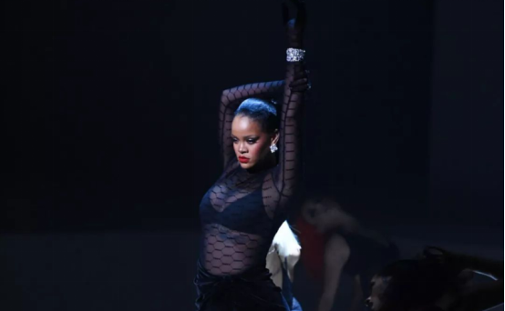 Rihanna已举办了一场比维密更震撼的内衣大秀!