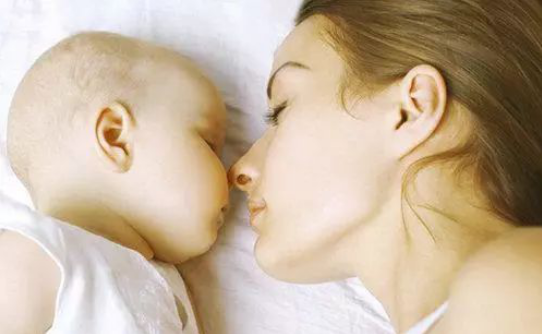母乳喂养如何预防乳房下垂和变形