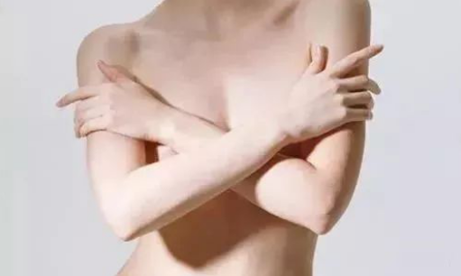 母乳喂养如何预防乳房下垂和变形